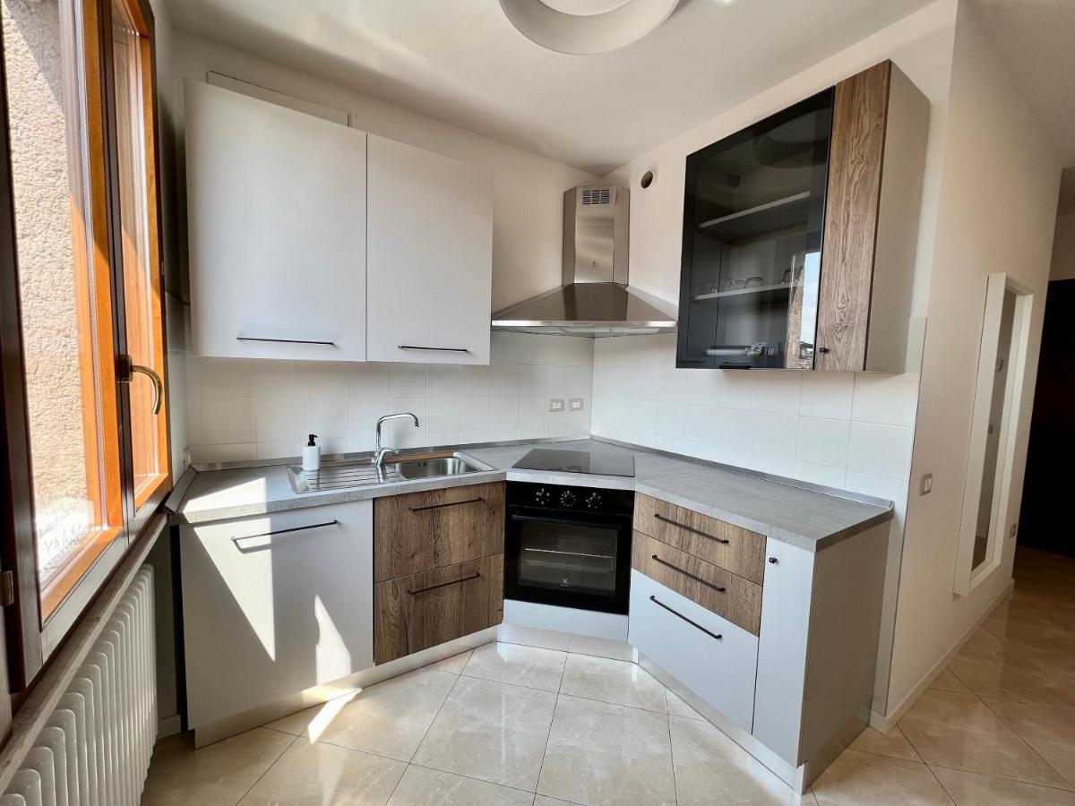 شقة ديسينسانو ديل غاردا  في Beija Flor-Trilocale Piazza Garibaldi N18 المظهر الخارجي الصورة