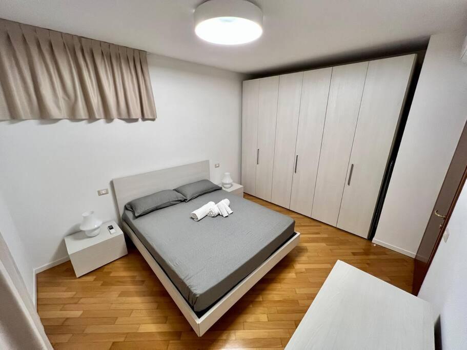 شقة ديسينسانو ديل غاردا  في Beija Flor-Trilocale Piazza Garibaldi N18 المظهر الخارجي الصورة