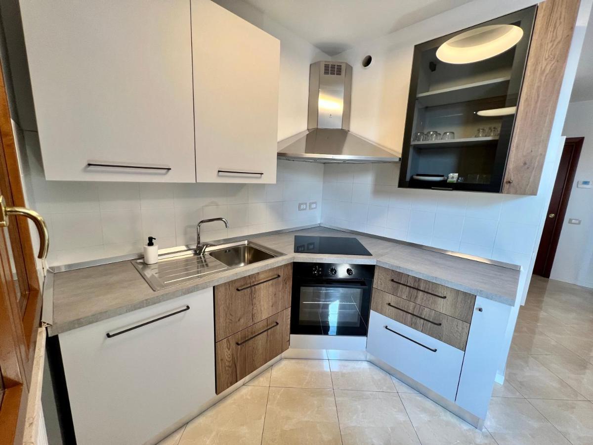 شقة ديسينسانو ديل غاردا  في Beija Flor-Trilocale Piazza Garibaldi N18 المظهر الخارجي الصورة